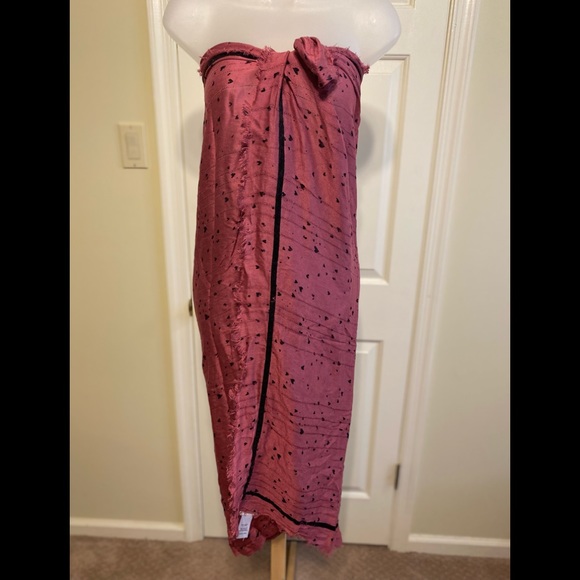 Maurice’s - Lovely plum color long sarong w/black heart & shimmer, 46” x 44” - Picture 5 of 10